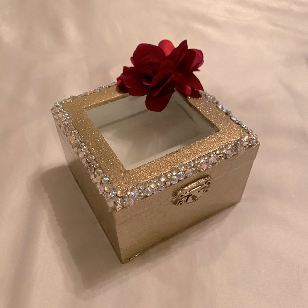 Beautiful ring box